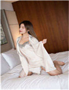 《美女黄18岁以下禁看》